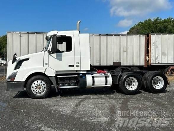 Volvo VNL64T300 Tracteur routier
