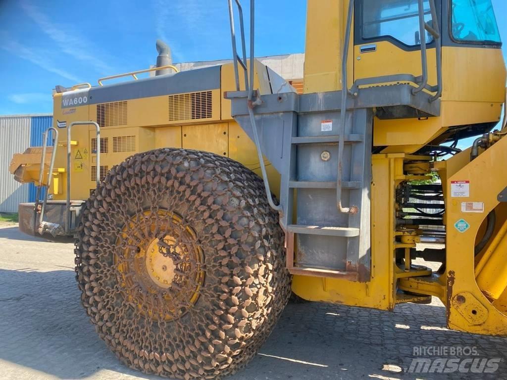 Komatsu WA 600-3 Chargeuse sur pneus