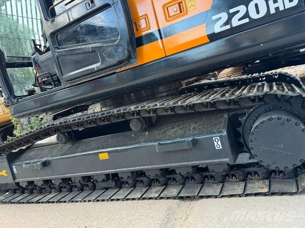 Hyundai 220HX Pelle sur chenilles