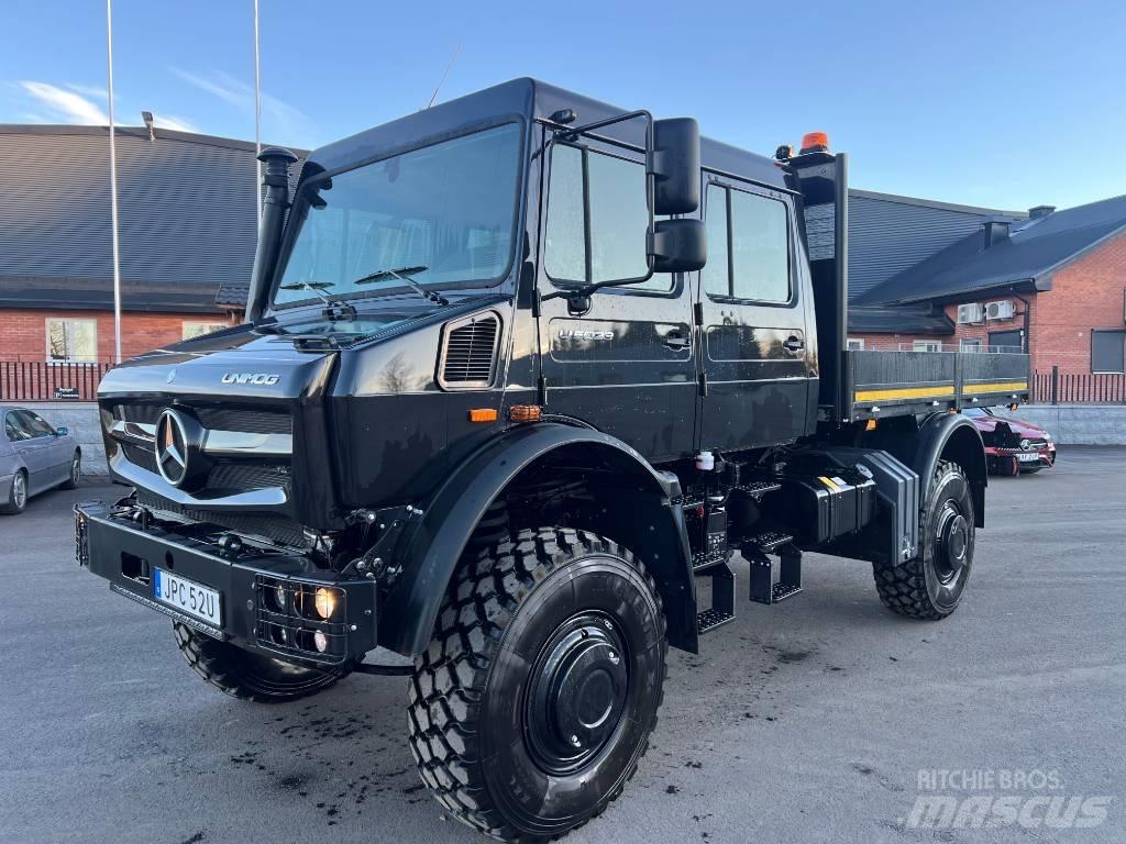 Mercedes-Benz Unimog Camion plateau