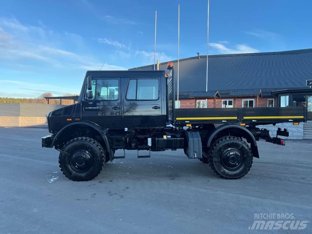 Mercedes-Benz Unimog Camion plateau