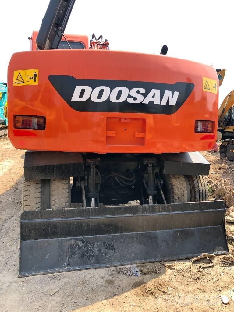 Doosan DX150W Pelle sur pneus