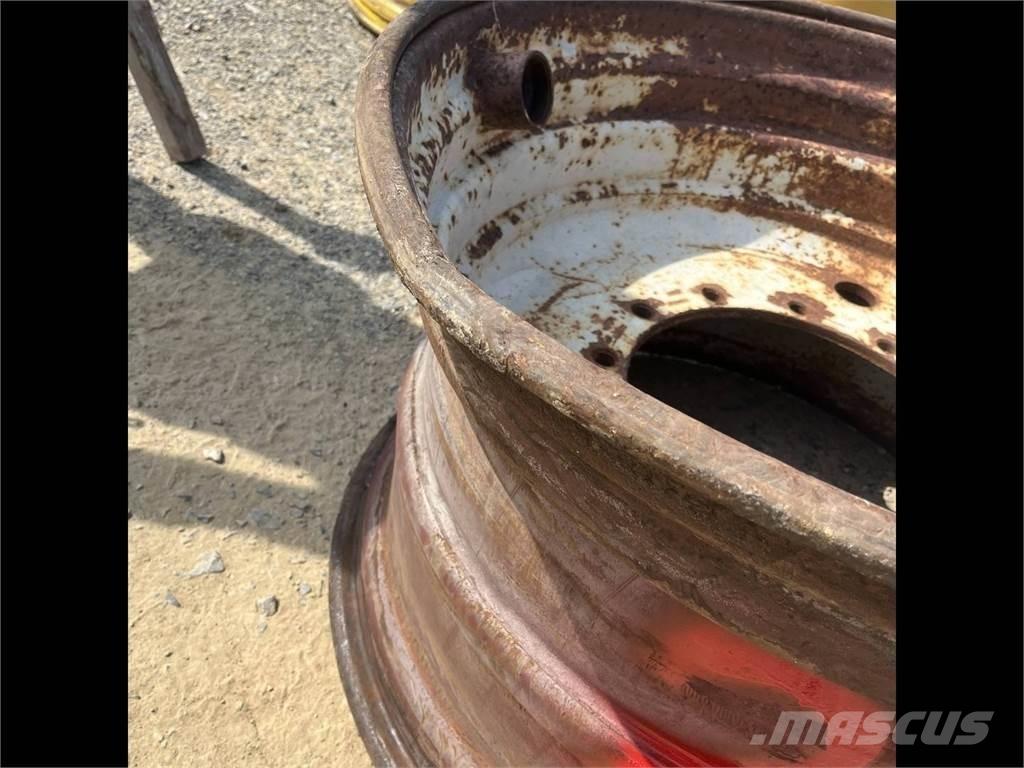 Komatsu 941 24x34 Pneus, roues et jantes