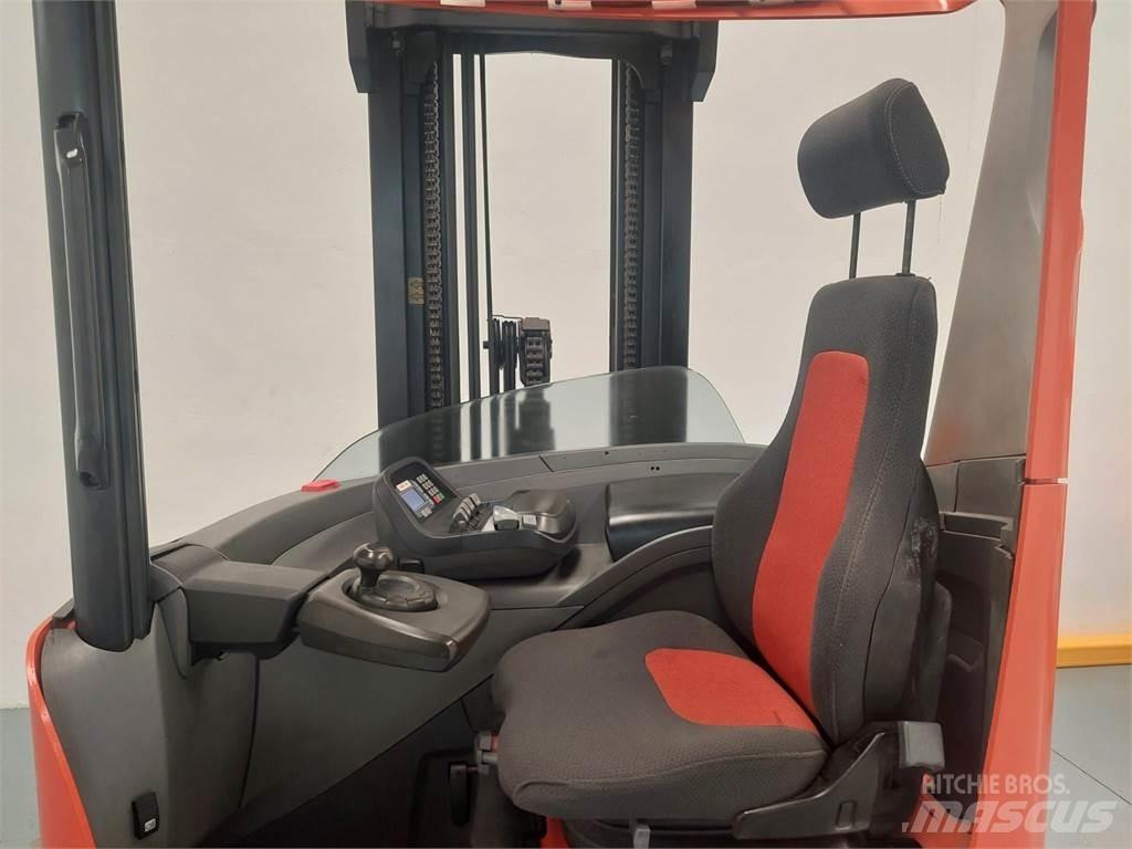 BT RRE 140 H Chariot à mât rétractable