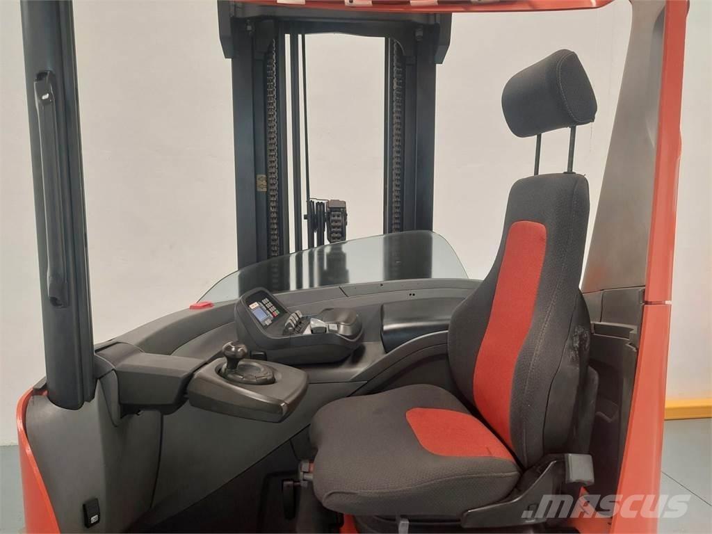 BT RRE 140 H Chariot à mât rétractable