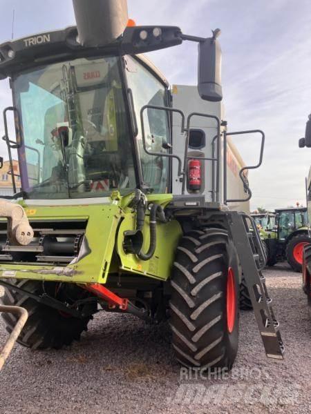 CLAAS TRION 530 Moissonneuse batteuse