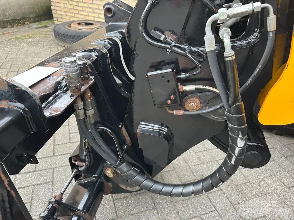JCB TM320S sv Chargeuse télescopique sur pneus