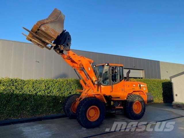 Doosan DL 200 Chargeuse sur pneus