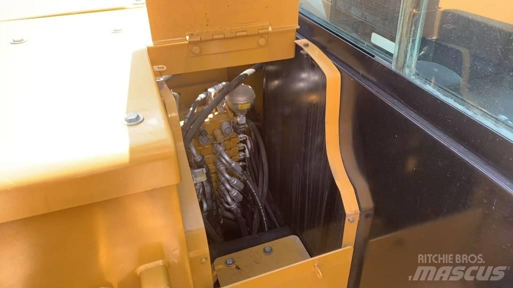 CAT 306E2 Pelle sur chenilles