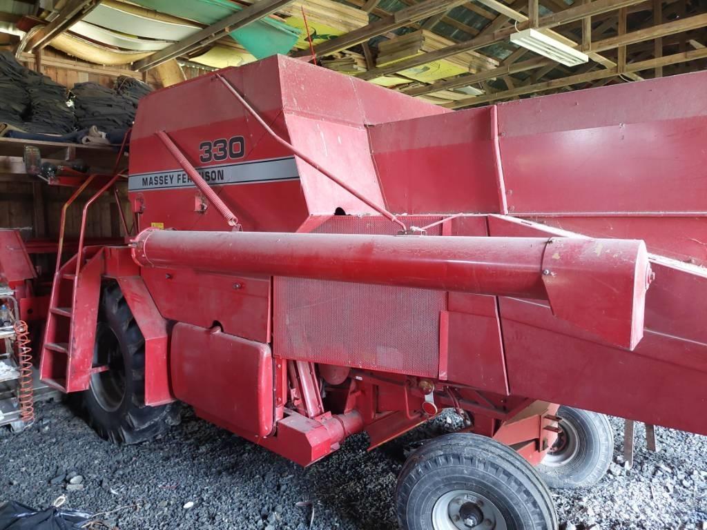 Massey Ferguson 330 Moissonneuse batteuse
