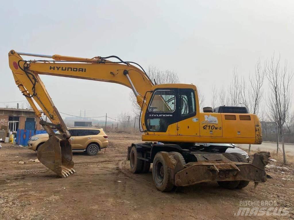 Hyundai R210WD Pelle sur pneus