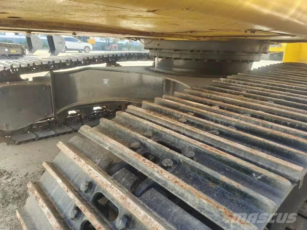 Komatsu PC 220 Pelle sur chenilles