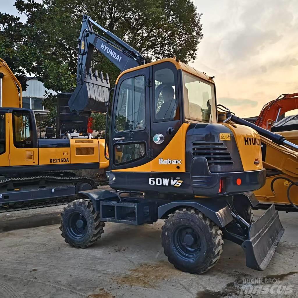 Hyundai 60 W Pelle sur pneus