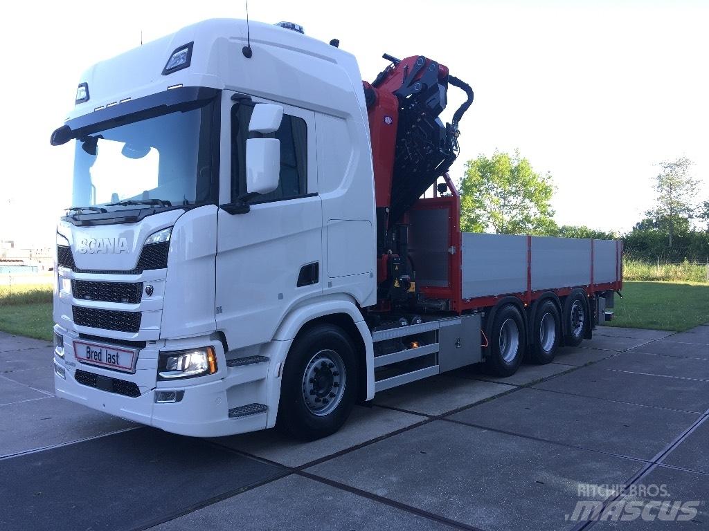 Scania R 560 Camion plateau ridelle avec grue