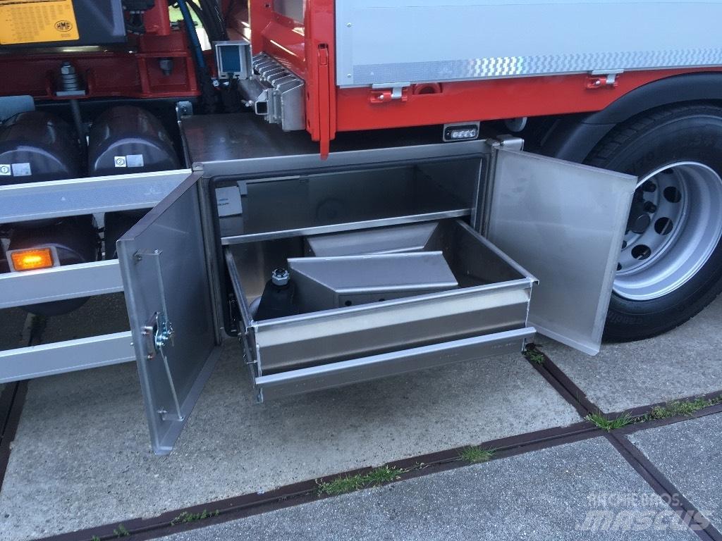 Scania R 560 Camion plateau ridelle avec grue