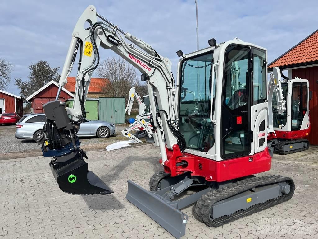Takeuchi TB325R Mini pelle < 7t