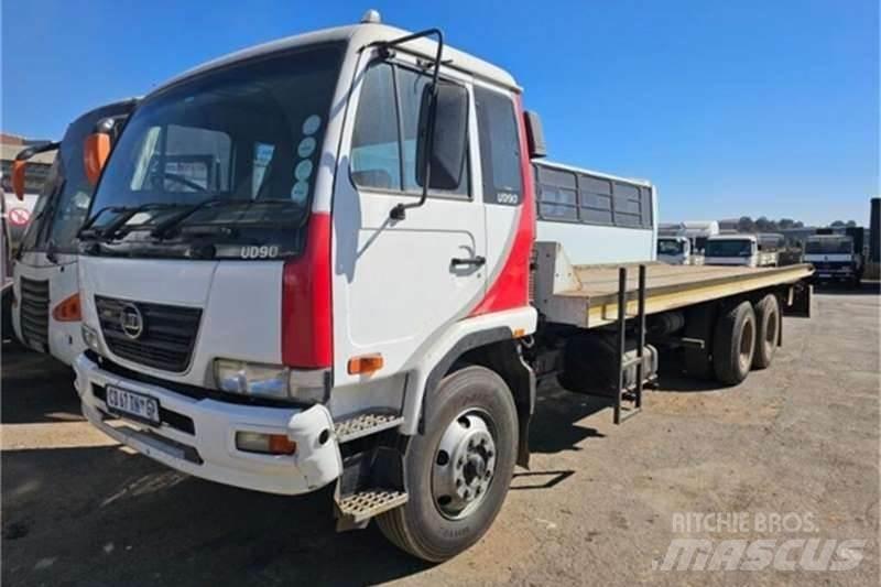 Nissan UD Autre camion
