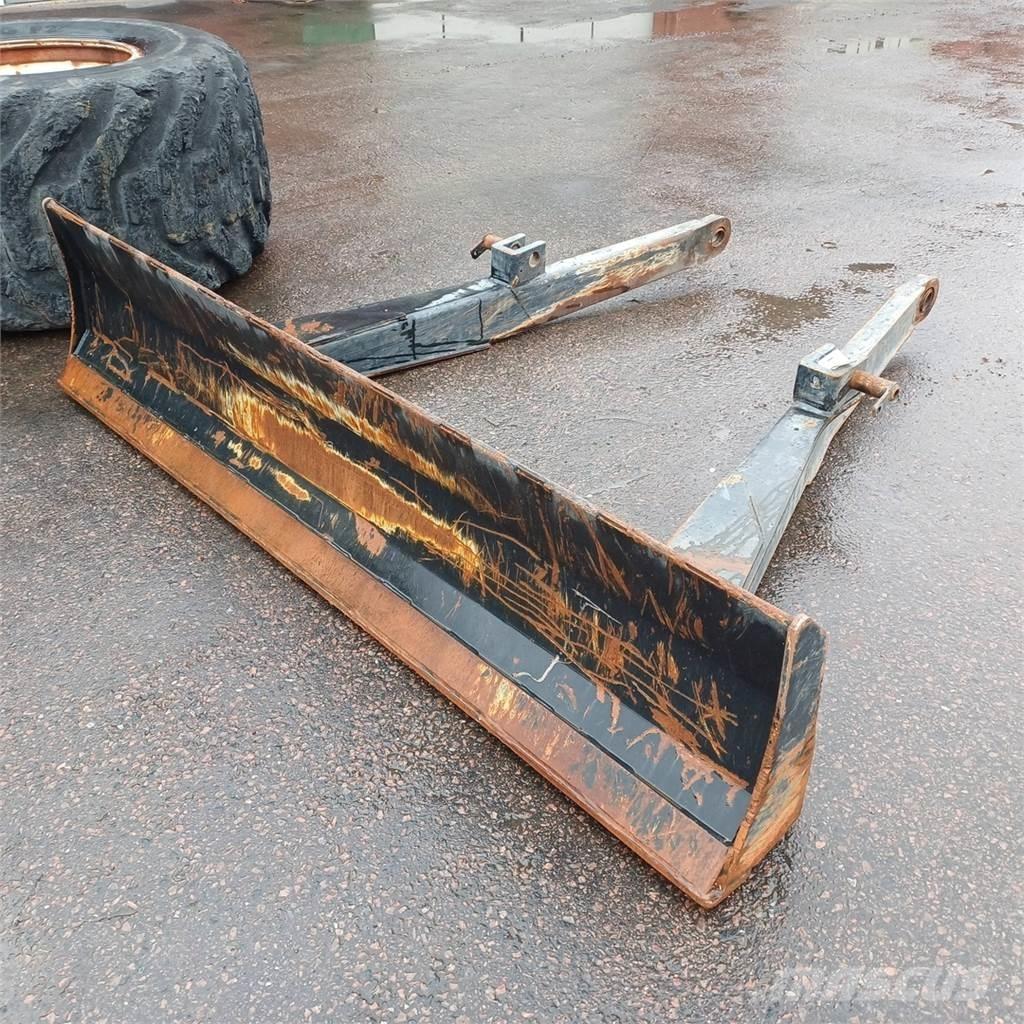  komatu 895 Autres accessoires pour matériel forestier