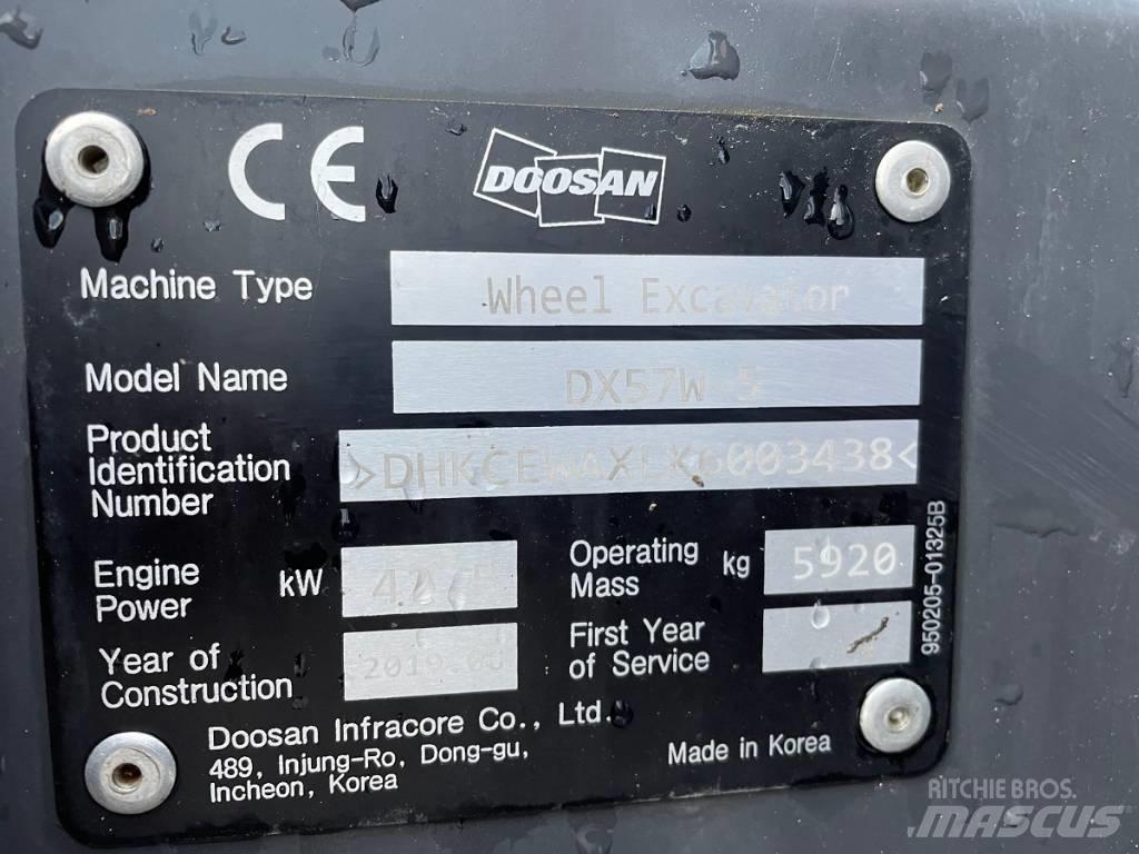 Doosan DX 57 W-5 Pelle sur pneus