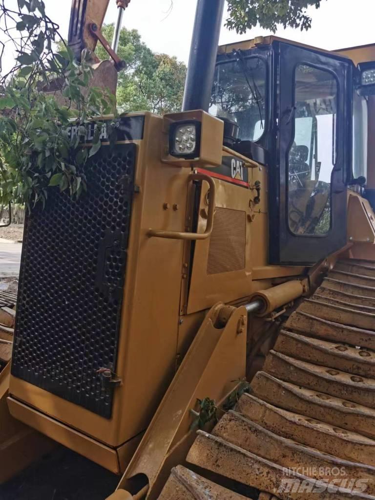 CAT D 4 H Bouteurs sur chenilles