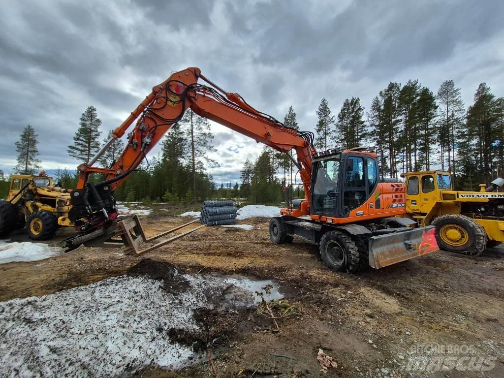 Doosan DX 140 W-3 Pelle sur pneus