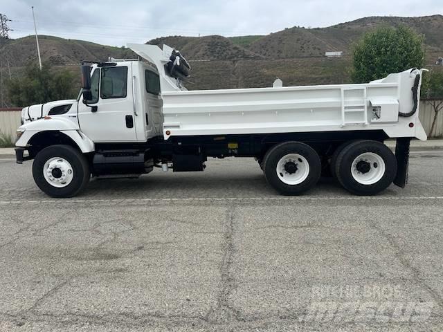 International 7400 Camion benne