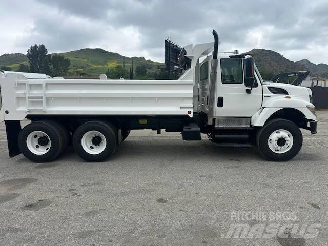 International 7400 Camion benne