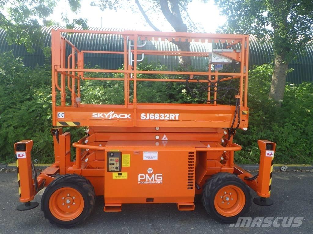 SkyJack SJ6832RT Nacelle ciseaux