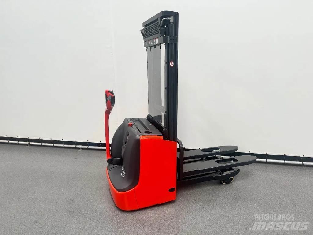 Linde L 12 l Gerbeur accompagnant
