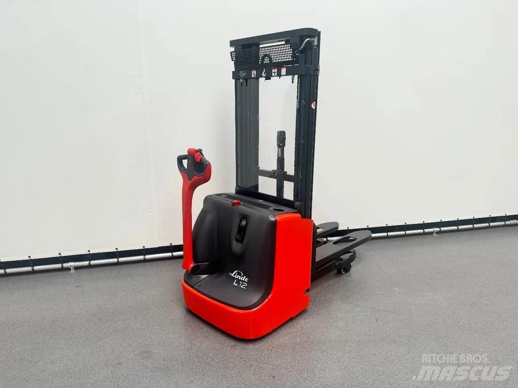 Linde L 12 l Gerbeur accompagnant