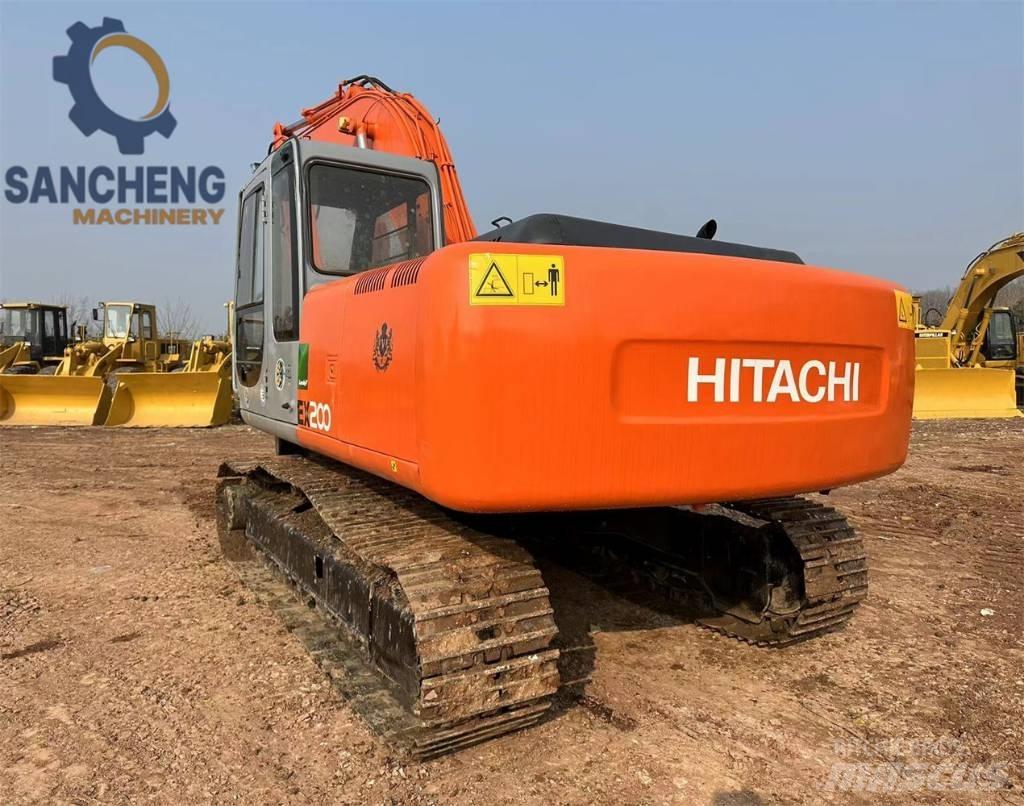 Hitachi EX 200 Pelle sur chenilles