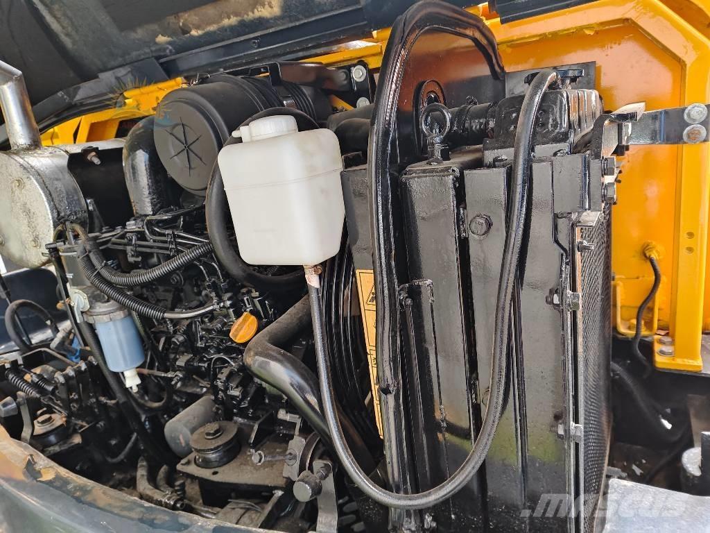 Hyundai R60W Pelle sur pneus