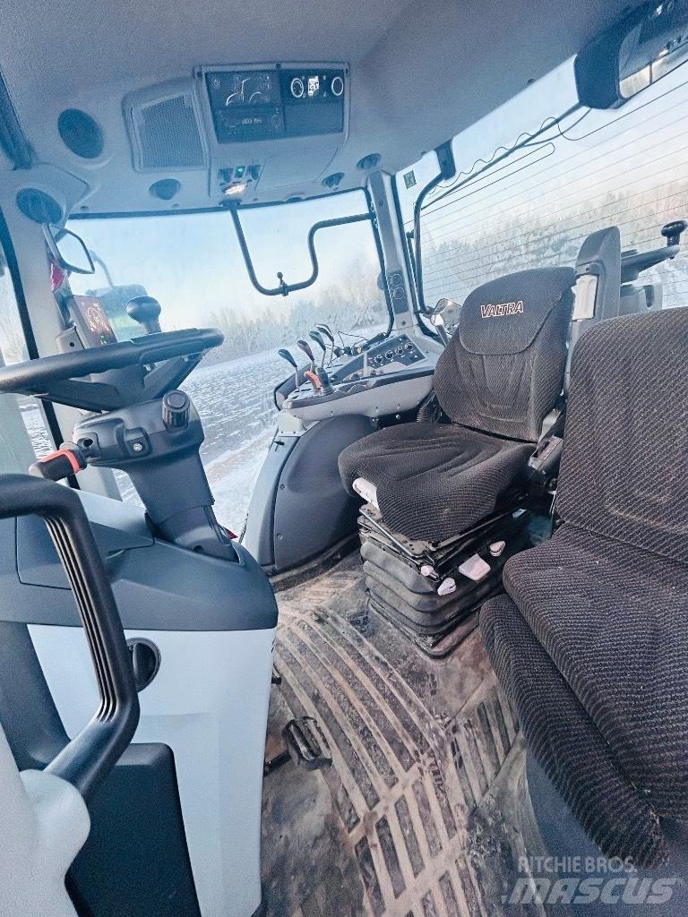 Valtra T 215 Active Tracteur