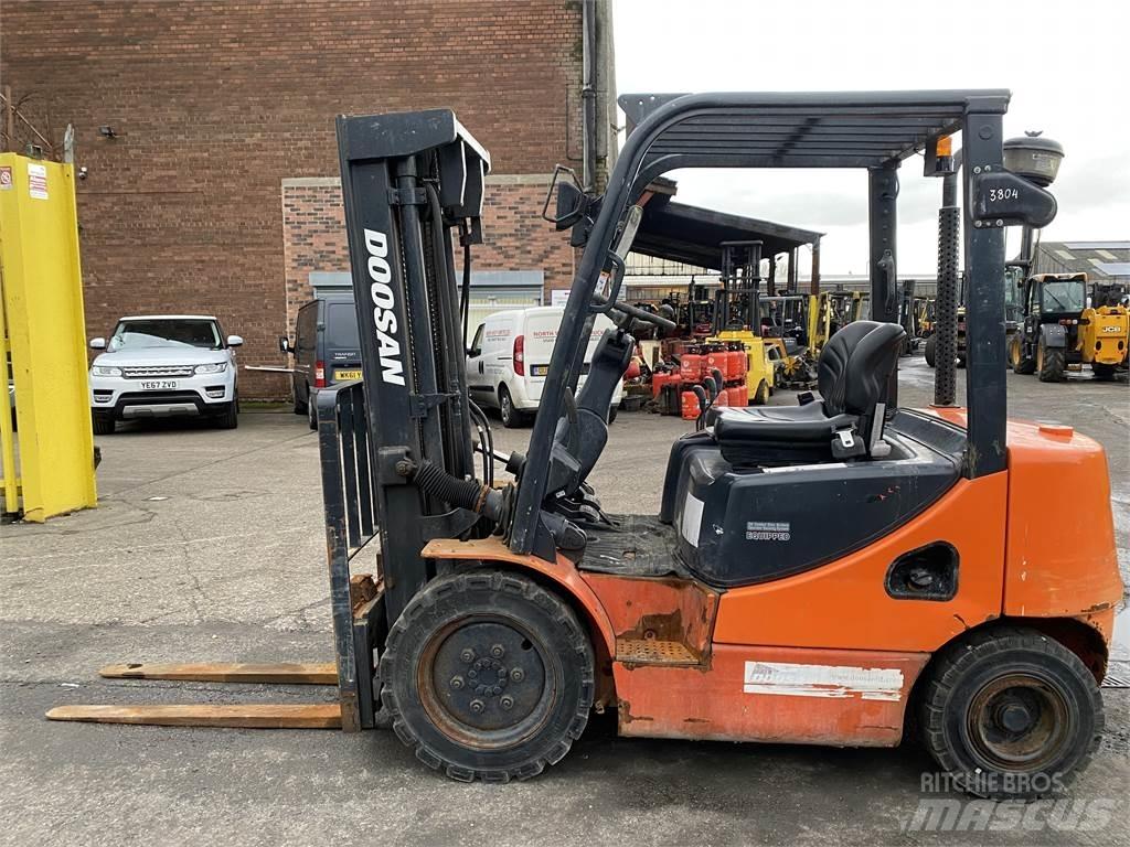 Doosan D25S-5 Chariots diesel