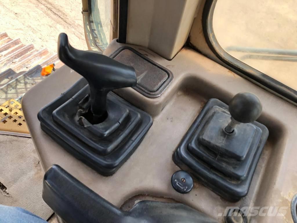 CAT D 5 M XL Bouteurs sur chenilles