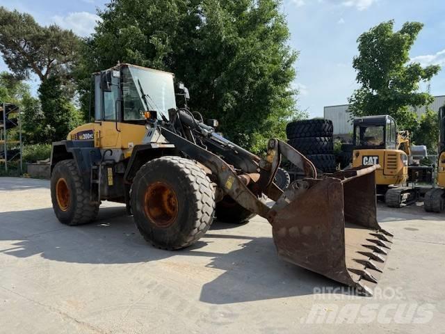 Komatsu WA 200 Chargeuse sur pneus