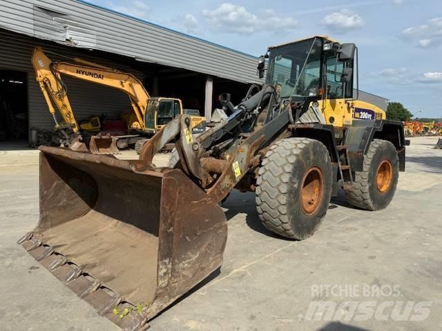 Komatsu WA 200 Chargeuse sur pneus