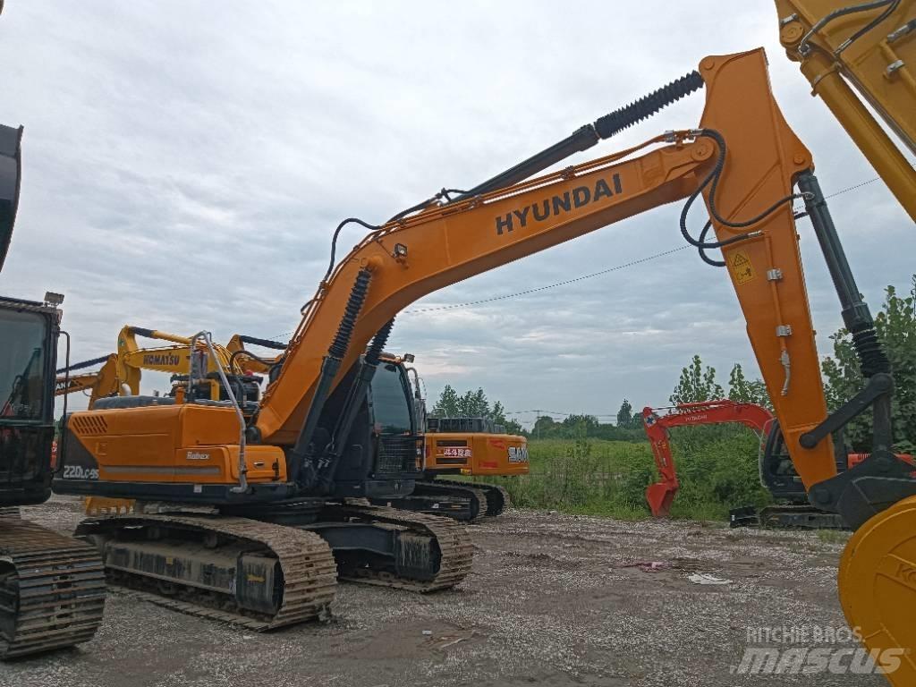 Hyundai R220-9S Pelle sur chenilles