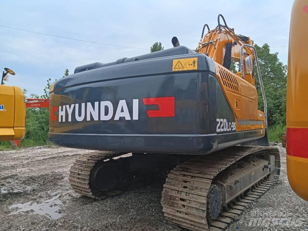 Hyundai R220-9S Pelle sur chenilles