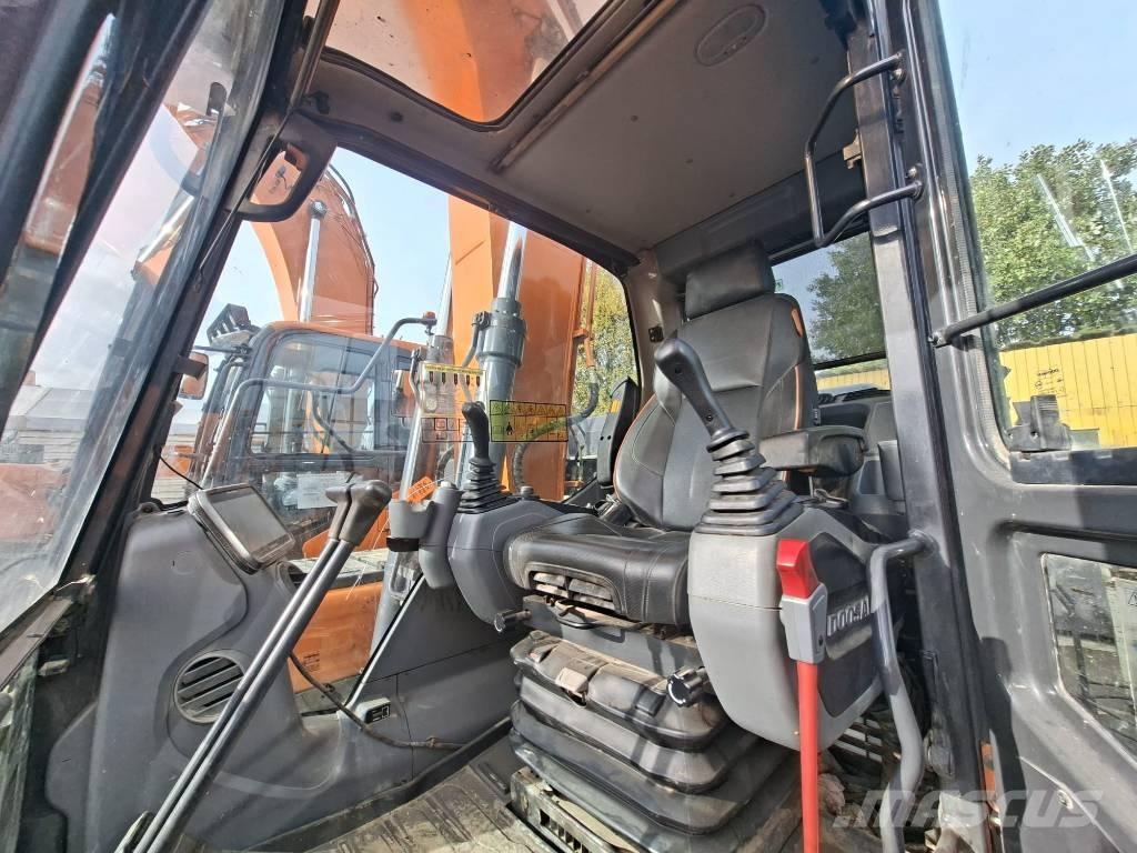 Doosan DX 140 LC Pelle sur chenilles