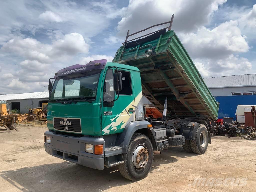 MAN 18.246 Camion benne