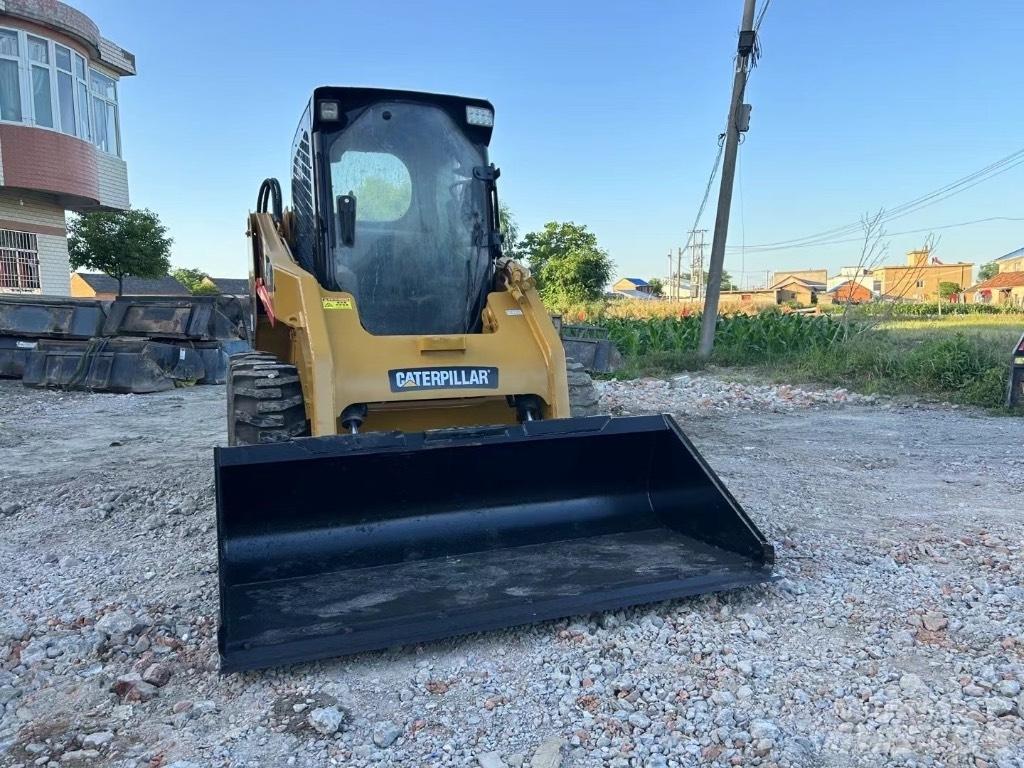 CAT 246 C Chargeuse compacte