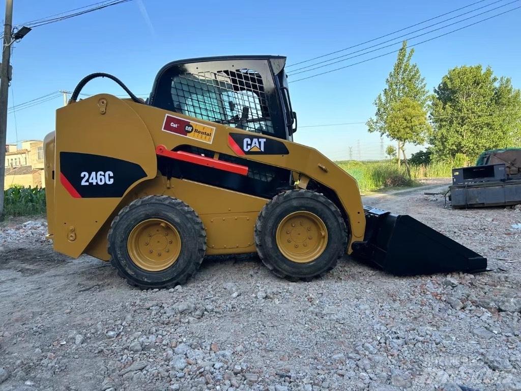 CAT 246 C Chargeuse compacte