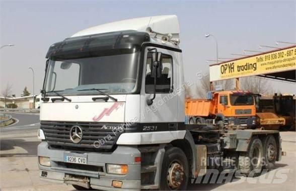 Mercedes-Benz 2531 Camion porte container