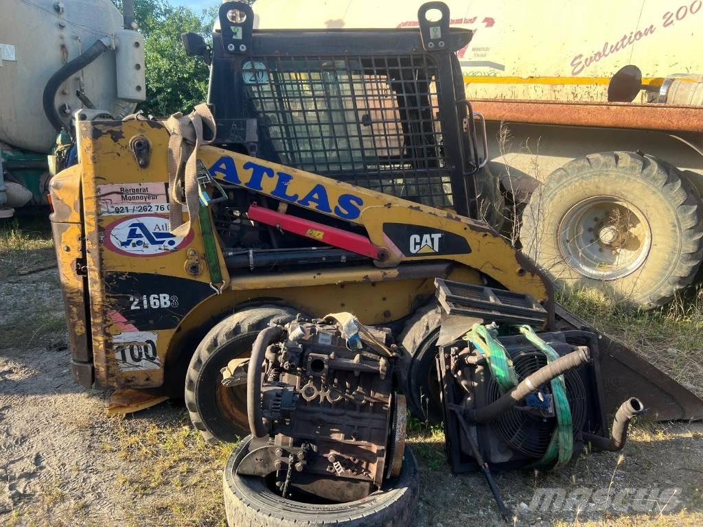CAT 216 B 3 Bras et Godet