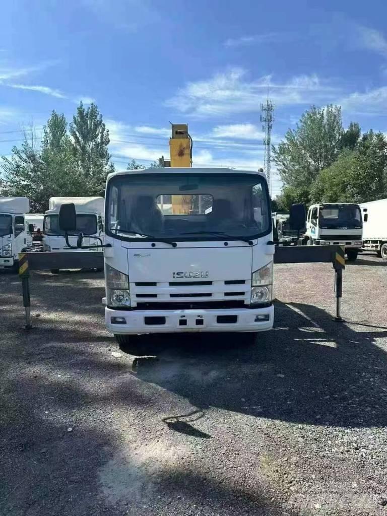 Isuzu ELF 700 Camion plateau ridelle avec grue