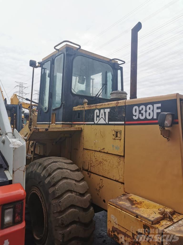 CAT 938F Chargeuse sur pneus