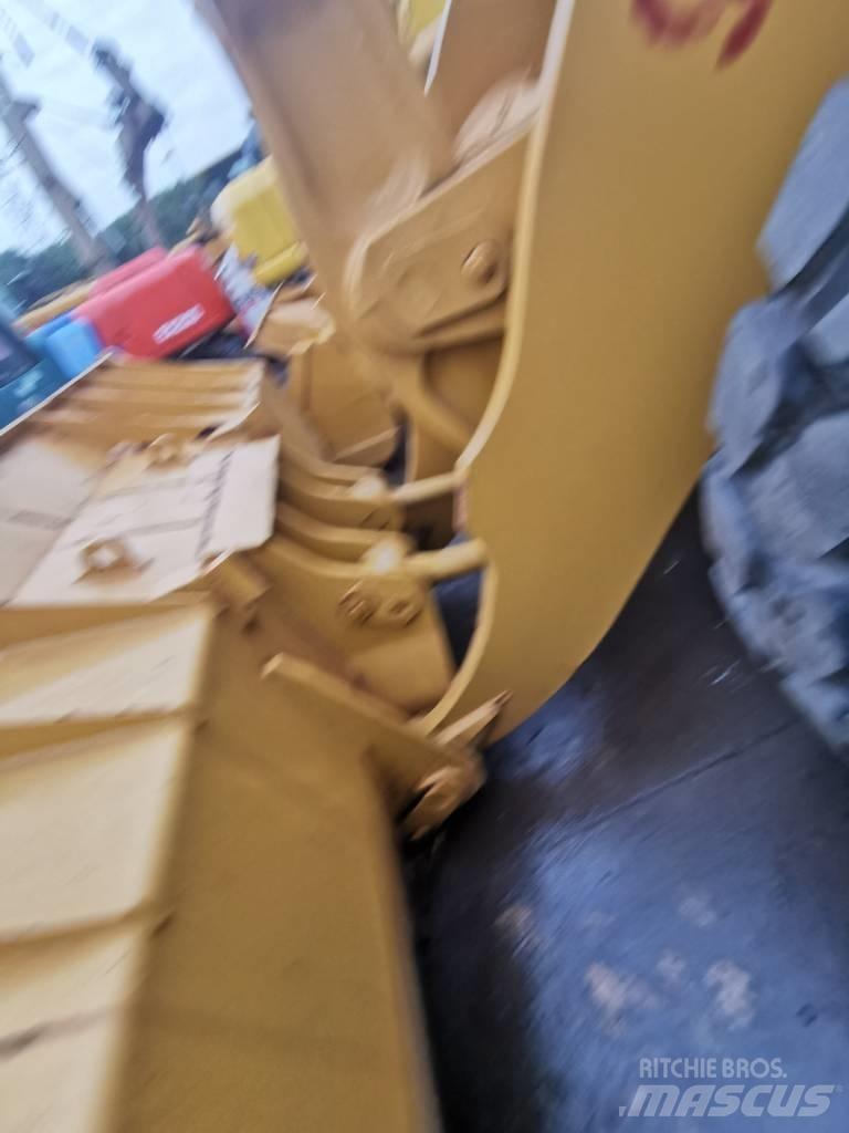 CAT 938F Chargeuse sur pneus