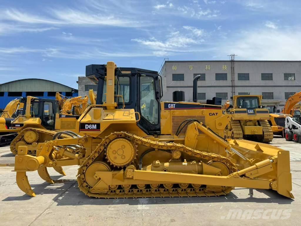 CAT D 6 M Bouteurs sur chenilles
