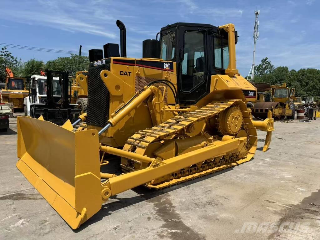 CAT D 6 M Bouteurs sur chenilles